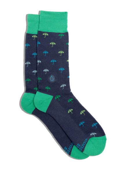 Socks that Give Books -Navy umbrellas/Medium