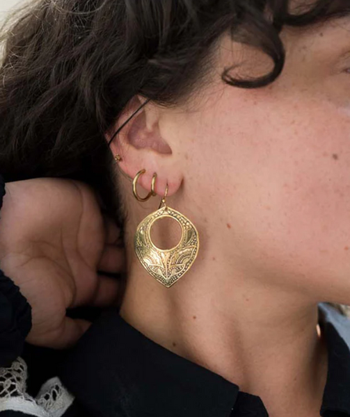 Yashi Embossed Statement Earring