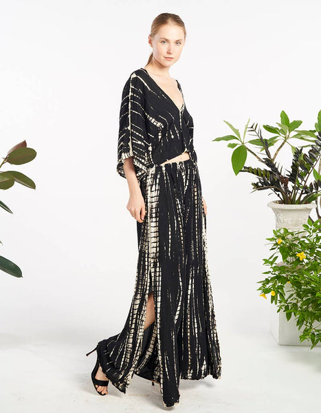 Wide-leg pants with side slit