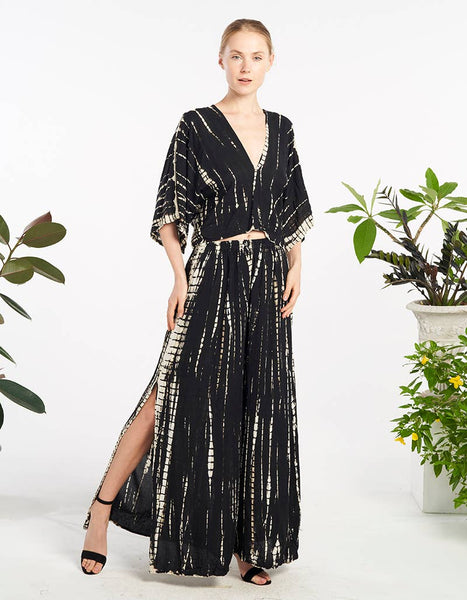 Wide-leg pants with side slit