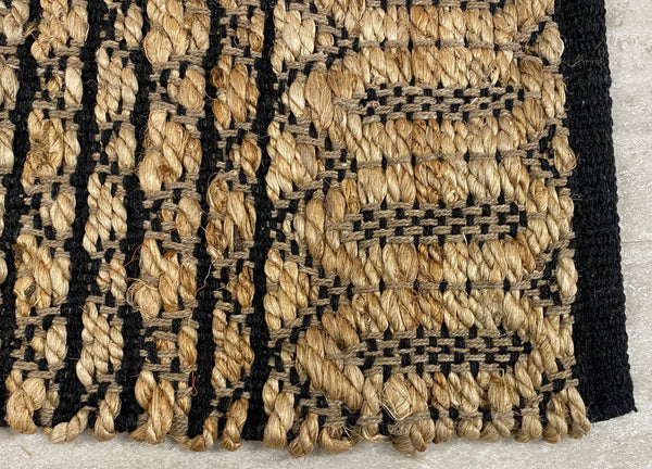 Hand-Woven Geometric Black and Jute Rug - Tan/Black