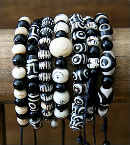 Tibetan Black and White Mala Prayer Bead Bracelet